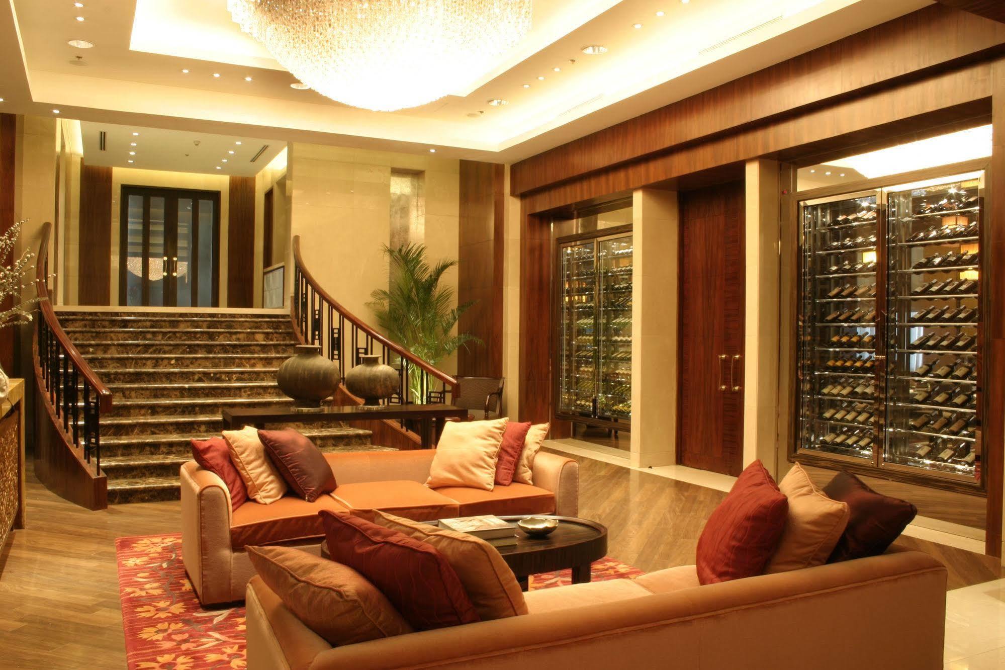 New Coast Hotel Manila Dış mekan fotoğraf The lobby of the hotel