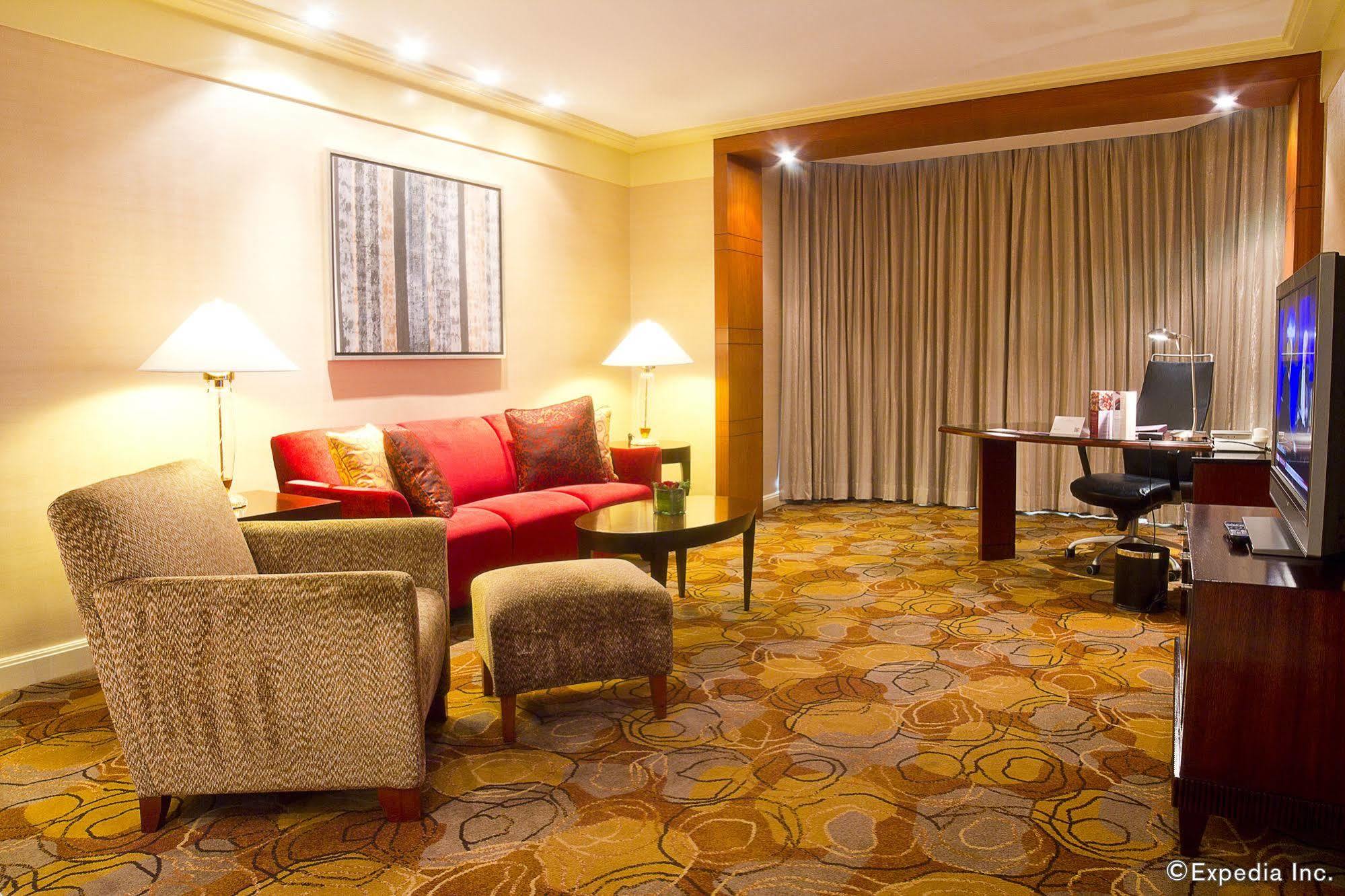 New Coast Hotel Manila Dış mekan fotoğraf A suite at the hotel